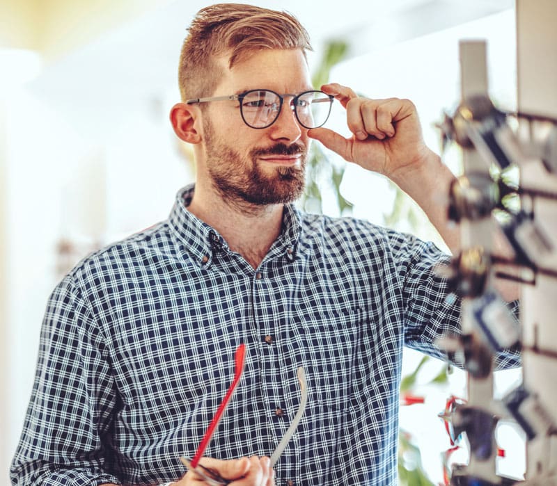 trying-on-glasses-GettyImages-1357271056